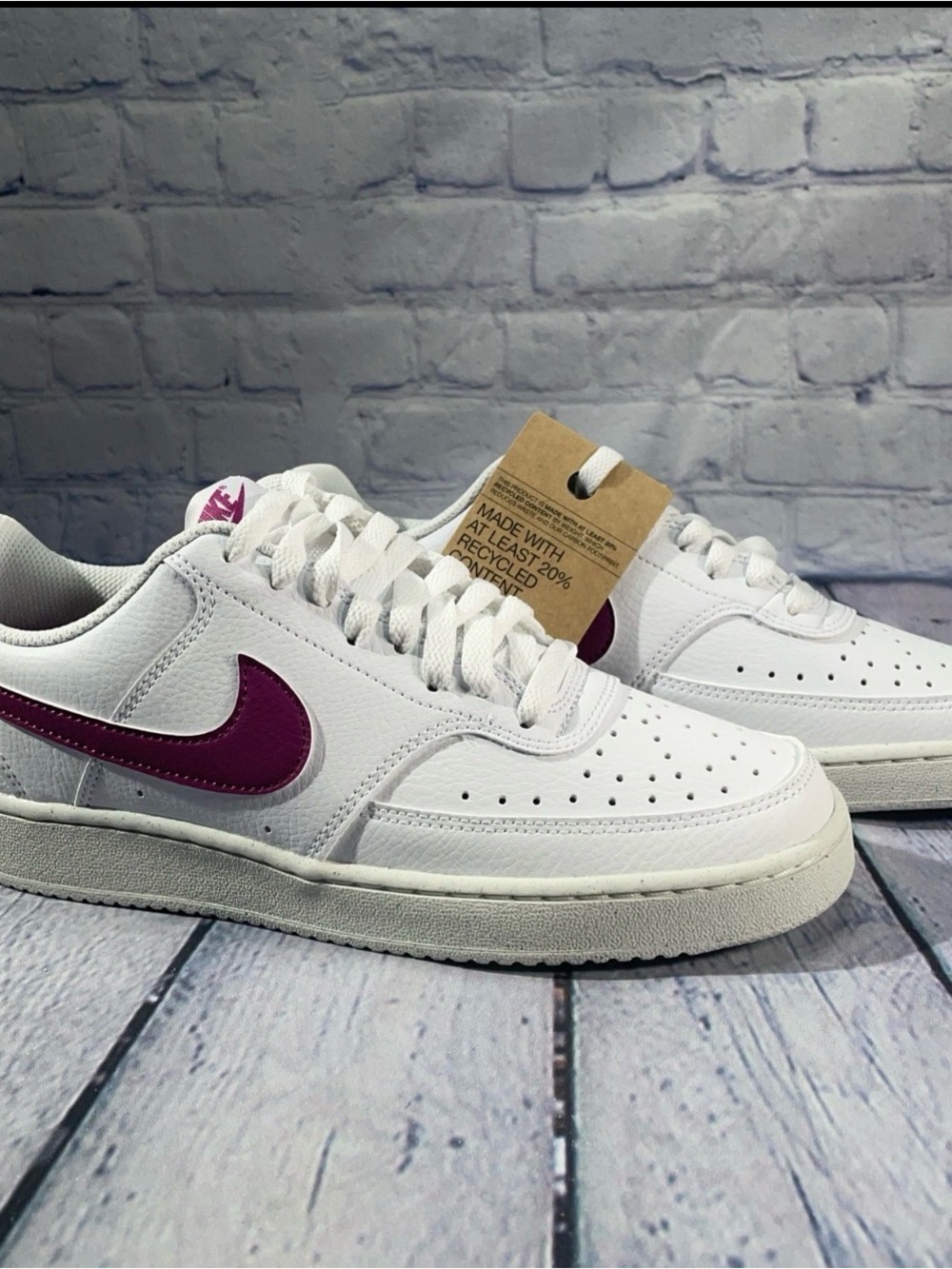 NWT Nike White Sneakers with cactus flower swoosh. Size 8